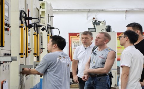 伺服粉末成型机-新资料、新手艺、新工艺